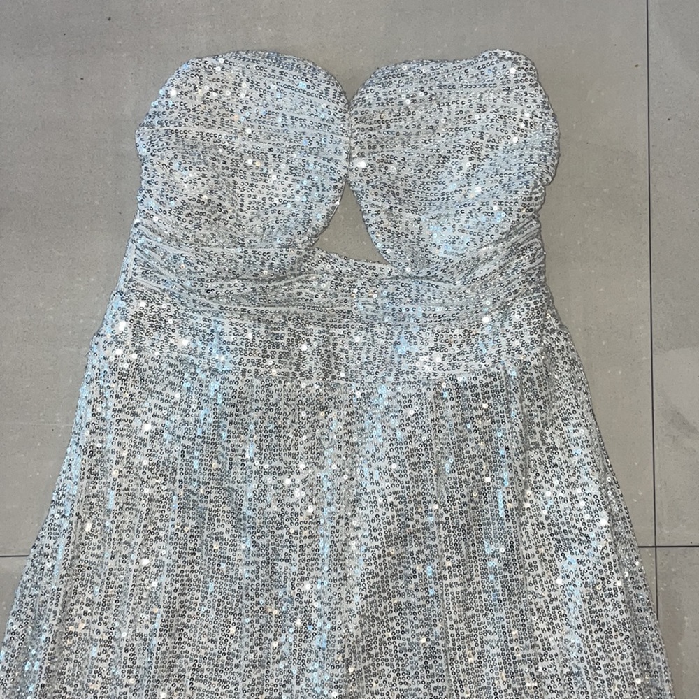 PrettyLittleThing | SILVER SEQUIN WIRE DETAIL BANDEAU WIDE LEG JUMPSUIT - Picture 6 of 9